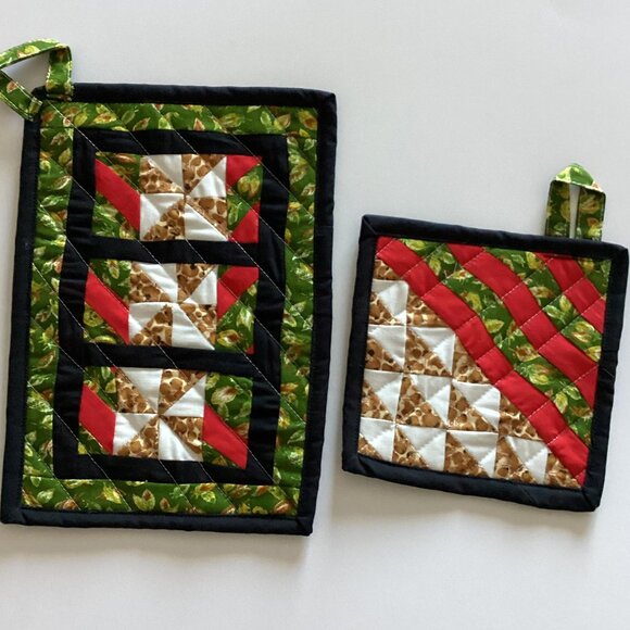 1 Small Table Topper Reversable 2 Pot Holders Christmas Festive Kitchen Linens - Picture 5 of 6